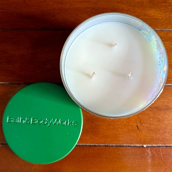 NEW SWEET KIWI & STARFRUIT 3-Wick 14.5 oz Candle by Bath and Body Works - Picture 2 of 4